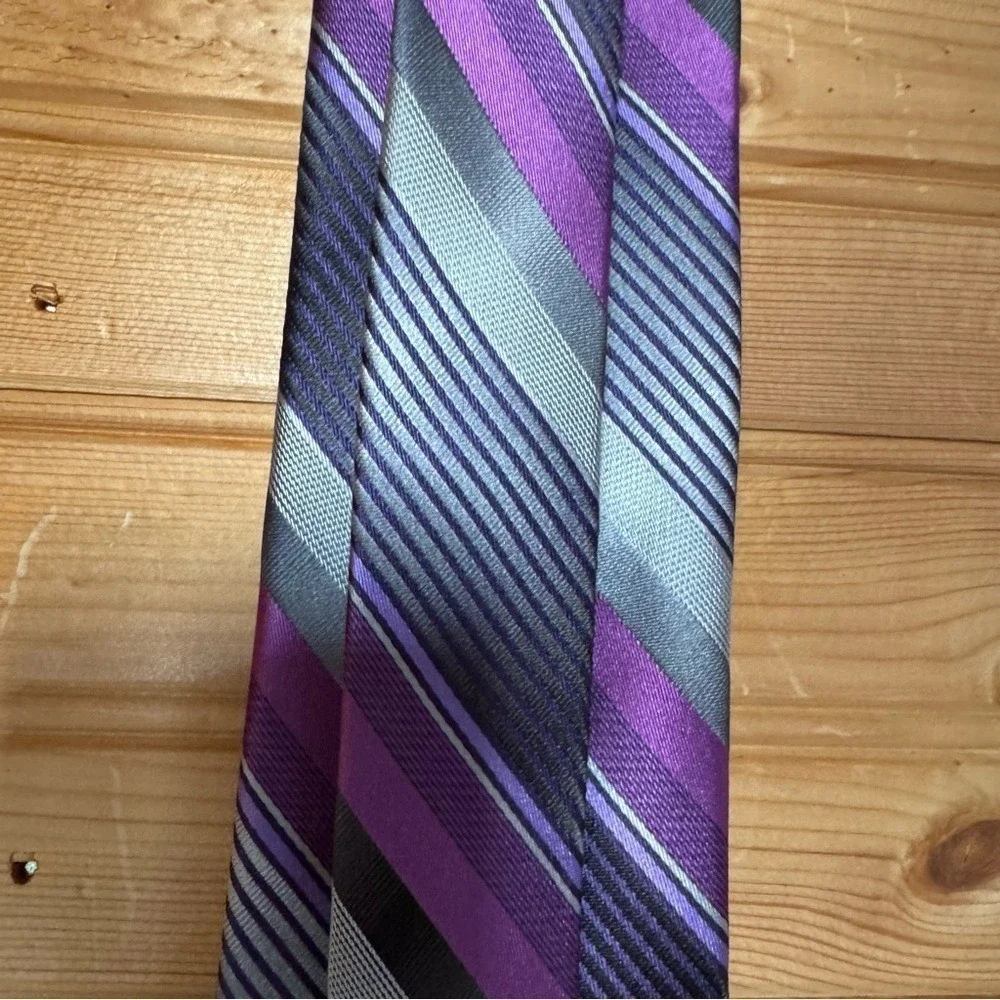 Van Heusen Necktie 100% Silk Stripes Purple Gray Office Nonbinary Boss Babe Tie